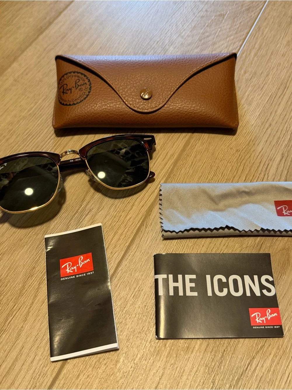 Ray-Ban Clubmaster Sunglasses Brown/Gold with Dark Lenses and Case